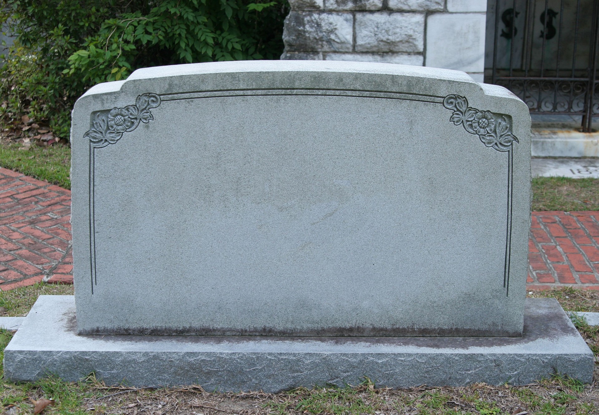 Blank tombstone can have text overlayed